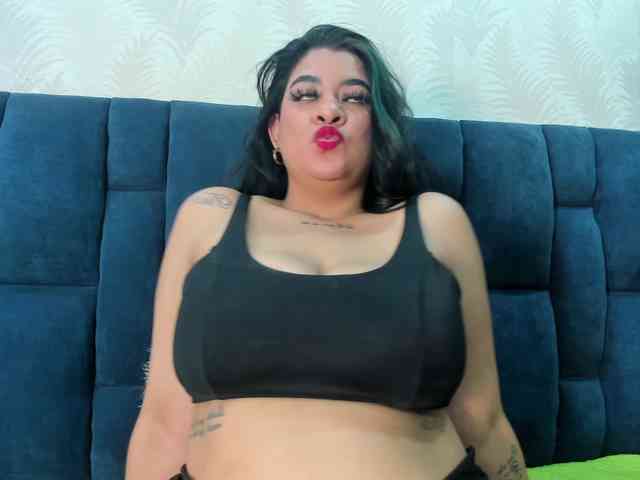 Pretty-BigBoobs webcam