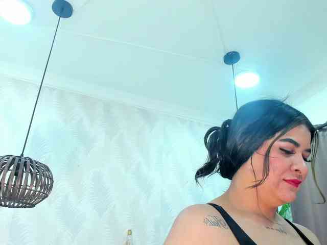 Pretty-BigBoobs webcam
