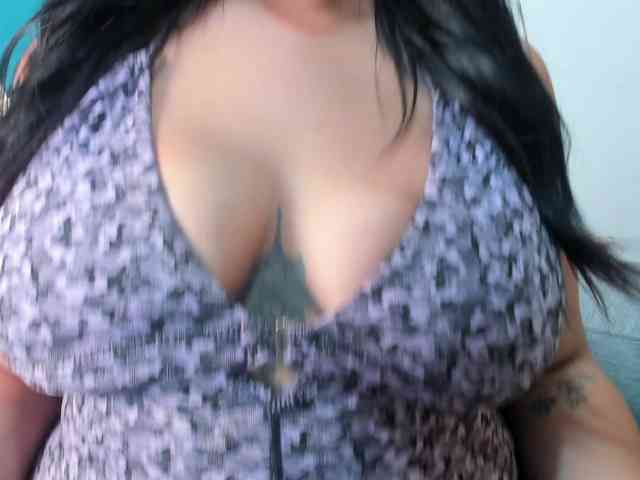 Pretty-BigBoobs webcam