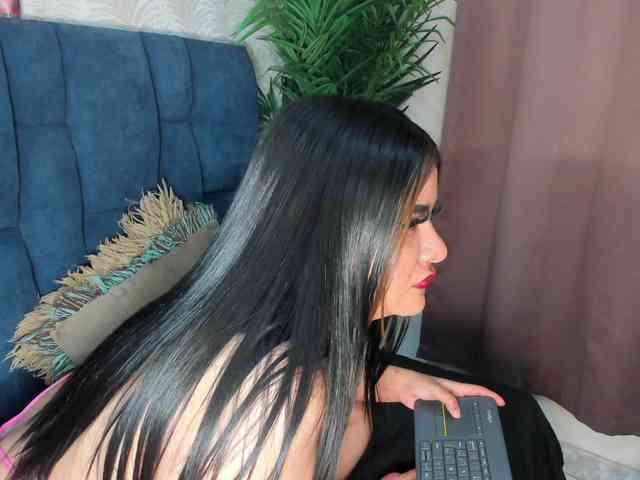 Pretty-BigBoobs webcam