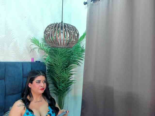 Pretty-BigBoobs webcam