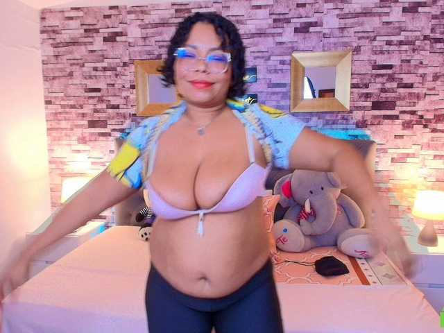 Italy-boobs Live Cam on BongaCams