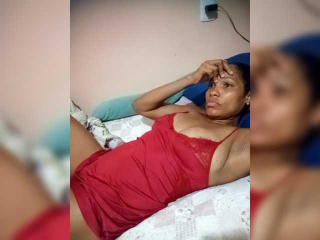 Estrelalua32's BongaCams show and profile