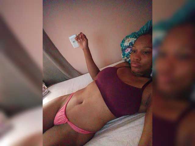 Estrelalua32's BongaCams show and profile