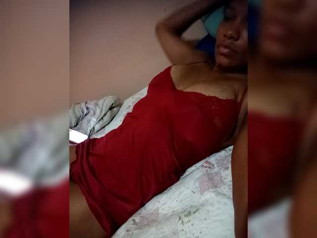 Estrelalua32's BongaCams show and profile