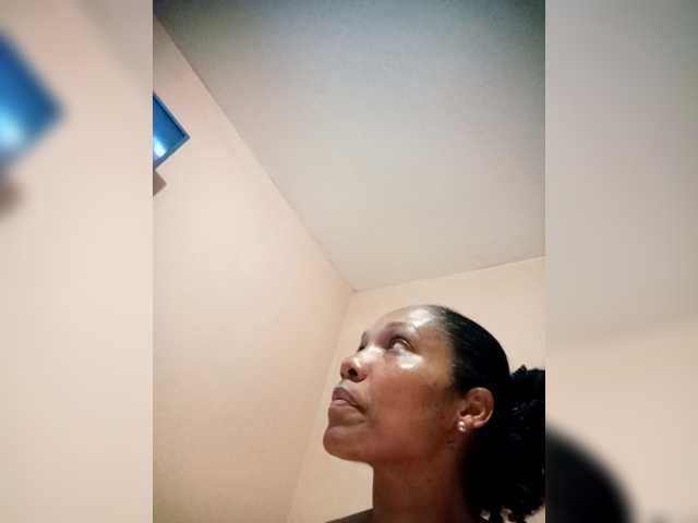 Estrelalua32's BongaCams show and profile