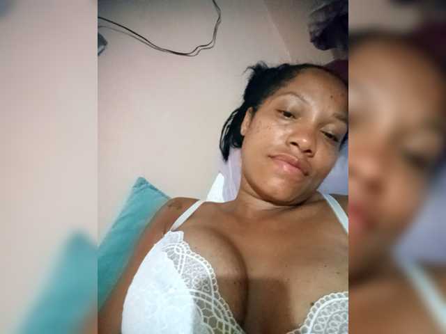 Estrelalua32's BongaCams show and profile