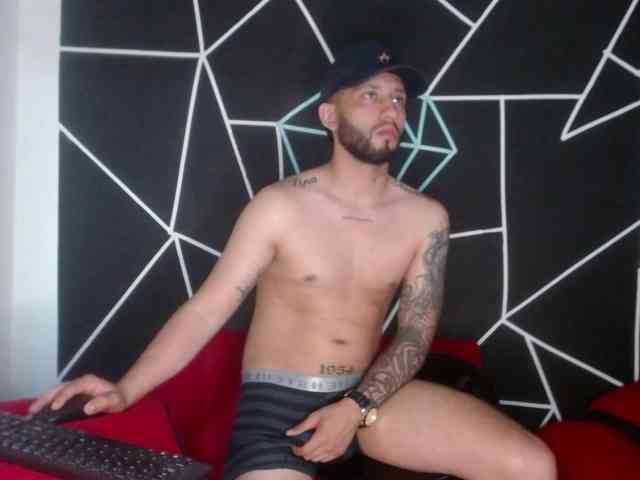 maxXximo777 Live Webcam on BongaCams