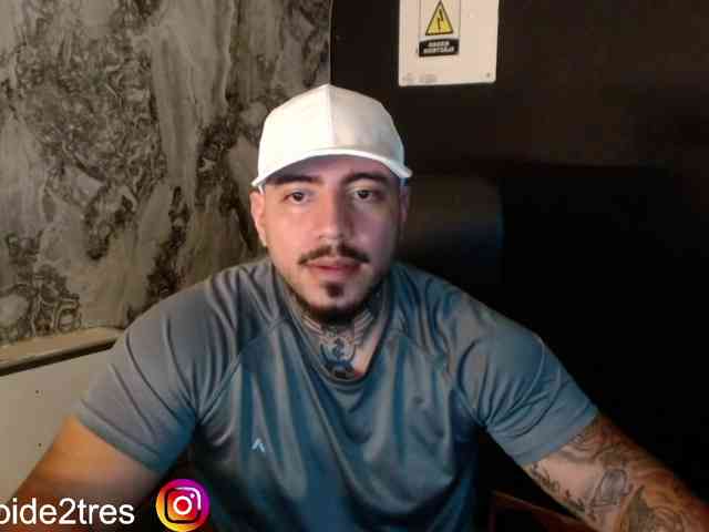 androide23 Live Webcam on BongaCams