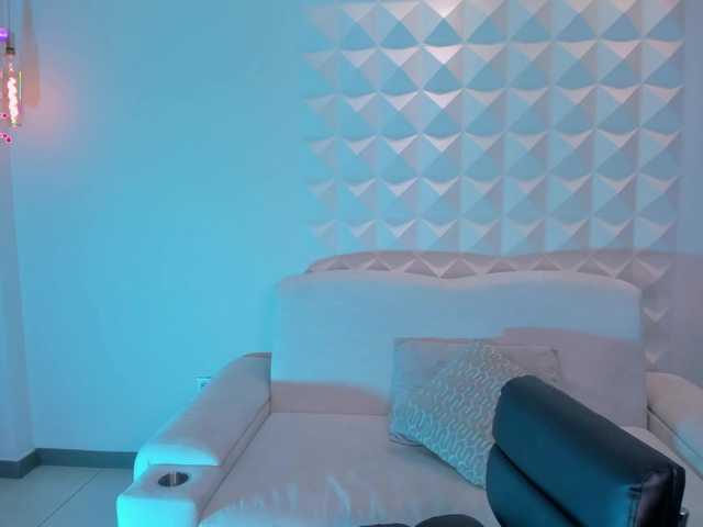 TaraLawrence's BongaCams show and profile