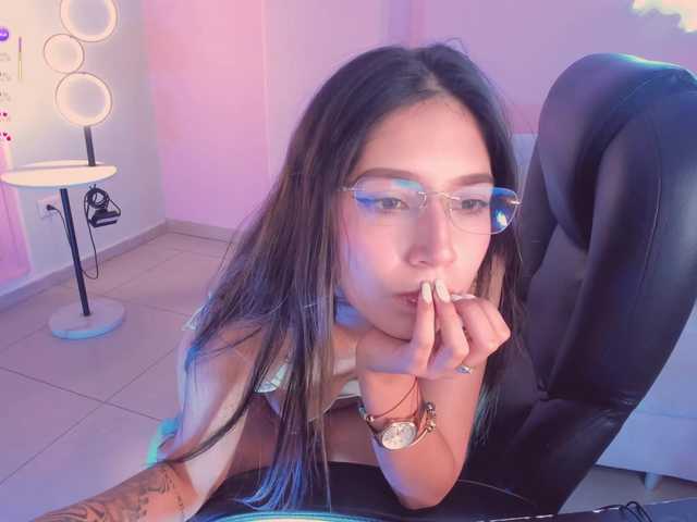 TaraLawrence's BongaCams show and profile