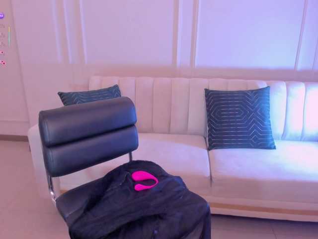 TaraLawrence's BongaCams show and profile