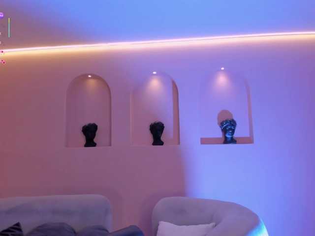 TaraLawrence's BongaCams show and profile