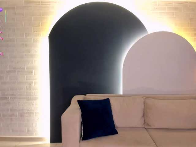 TaraLawrence webcam