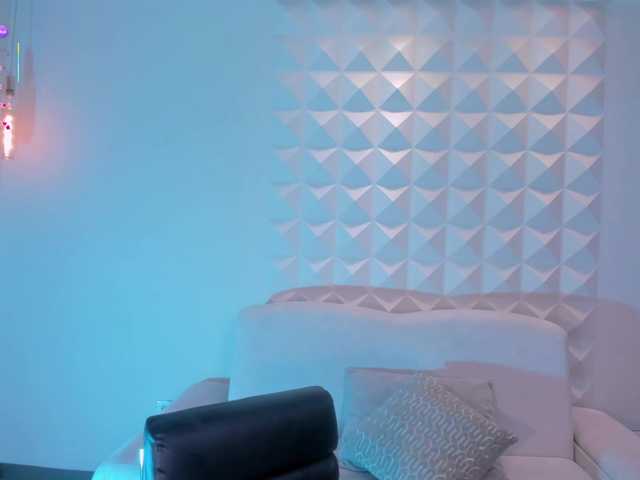 TaraLawrence's BongaCams show and profile