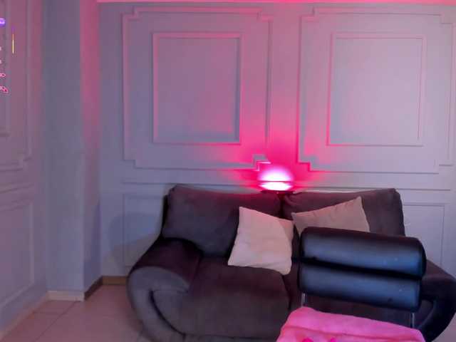 TaraLawrence's BongaCams show and profile