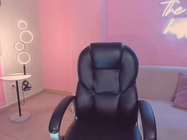 TaraLawrence's BongaCams show and profile