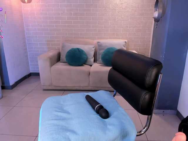 TaraLawrence's BongaCams show and profile