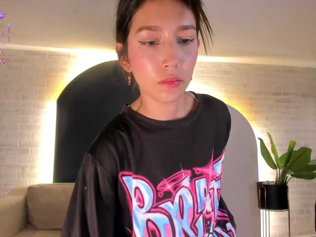 TaraLawrence's BongaCams show and profile