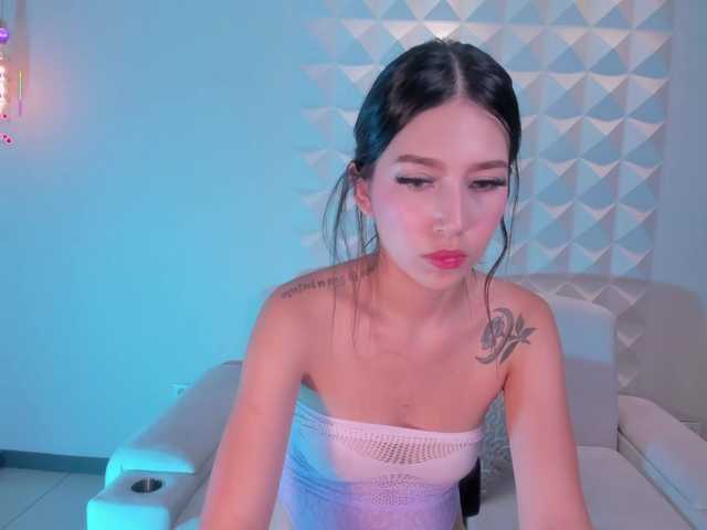 TaraLawrence's BongaCams show and profile