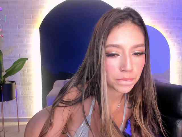 TaraLawrence webcam