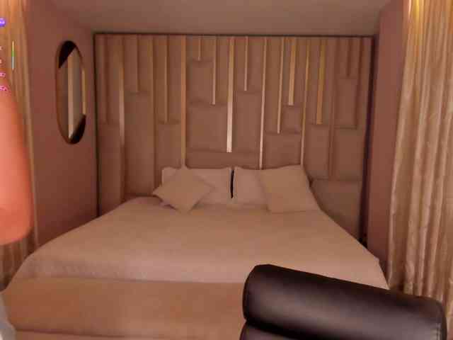 TaraLawrence TaraLawrence