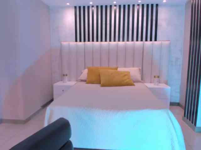 TaraLawrence webcam