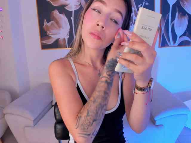 live strip chat TaraLawrence