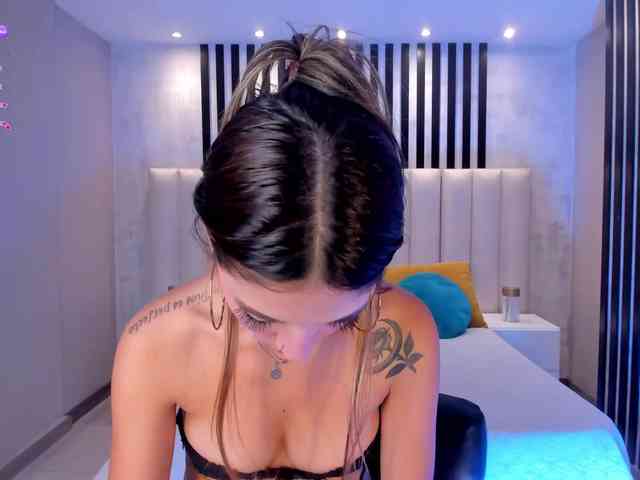 TaraLawrence webcam