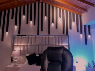 MaddisonLowe Porn Show