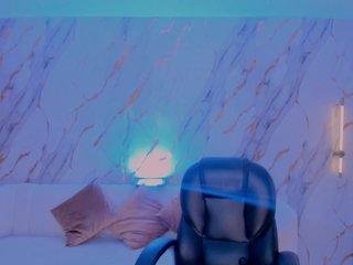 MaddisonLowe Porn Show