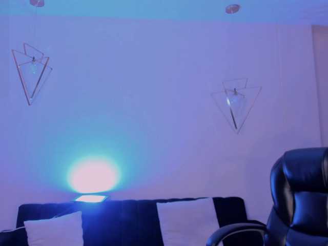 MaddisonLowe's BongaCams show and profile