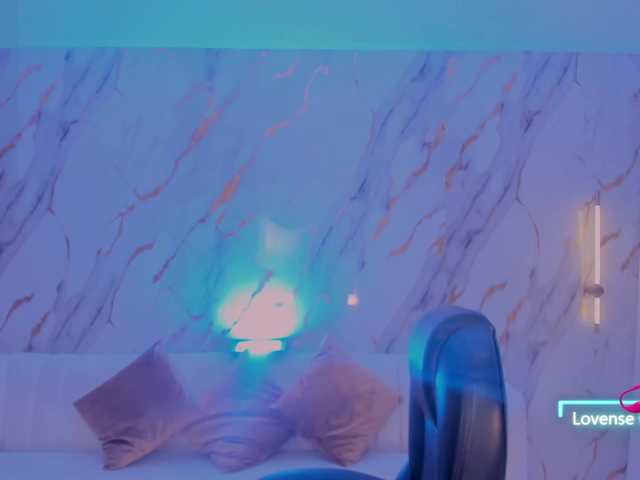 MaddisonLowe's BongaCams show and profile