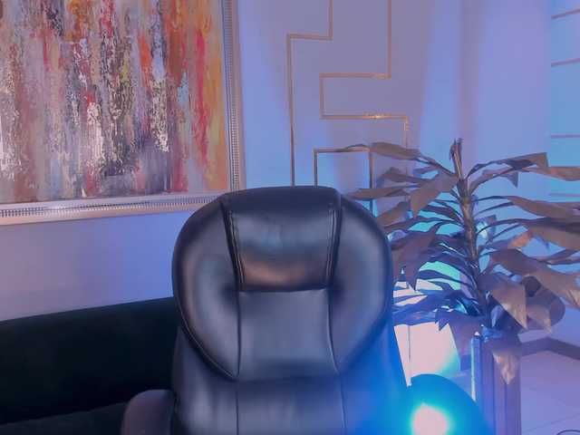 MaddisonLowe's BongaCams show and profile