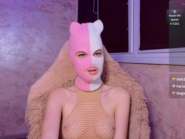 Domiiiniiicana's BongaCams show and profile