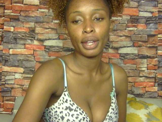 pretty-k webcam bongacams model stream image