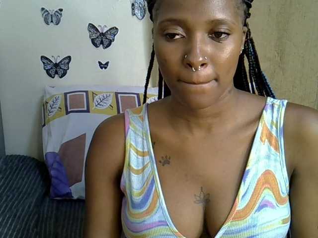 Sex chat gratuit in direct cu Sexxyezzy pe BongaCams