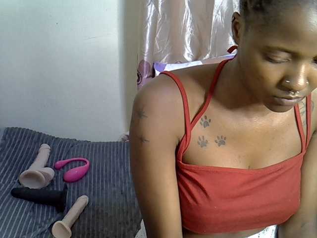 Sexxyezzy webcam