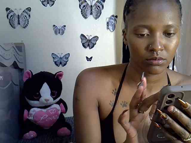 Sexxyezzy webcam