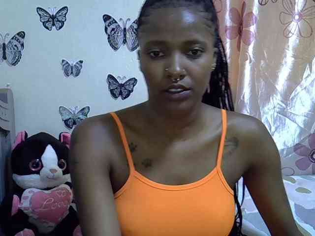 Sexxyezzy webcam