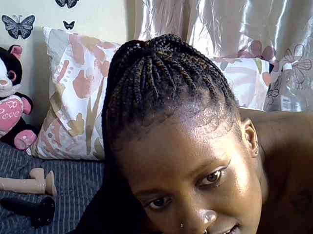 Sexxyezzy webcam
