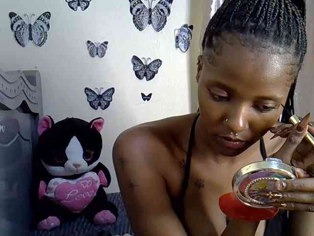 Sexxyezzy webcam