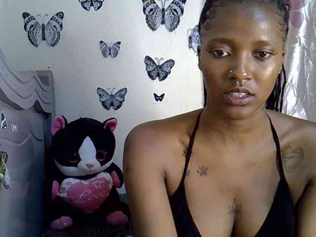 Sexxyezzy webcam