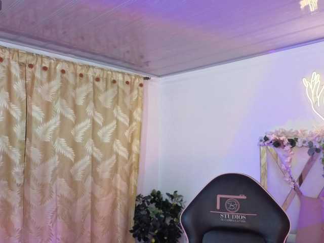 hina-tay's BongaCams show and profile