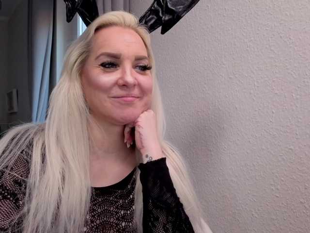 go to chat with MiaXXXLive