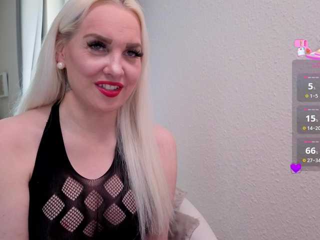 MiaXXXLive's BongaCams show and profile