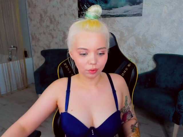 FunnyVibe webcam bongacams model stream image