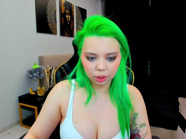FunnyVibe webcam bongacams model stream image