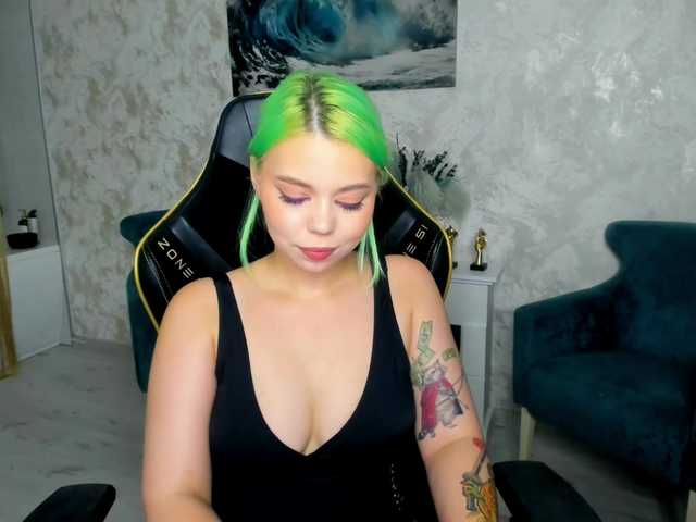 FunnyVibe's BongaCams show and profile