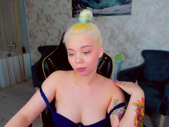 FunnyVibe webcam bongacams model stream image